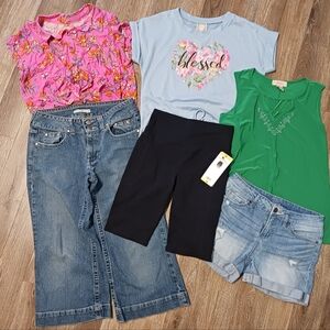 Womens Bundle Lot of Shorts & Shirts Size 6/Small